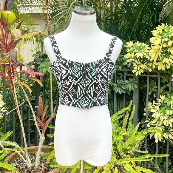 Staring At Stars Front Zip Crop Top - Picture 3 of 9